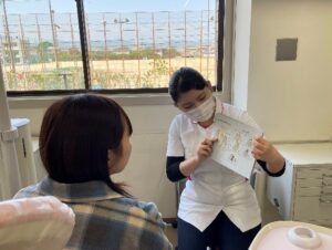 歯科衛生士科2年生が1年生へ歯科保健指導を行いました